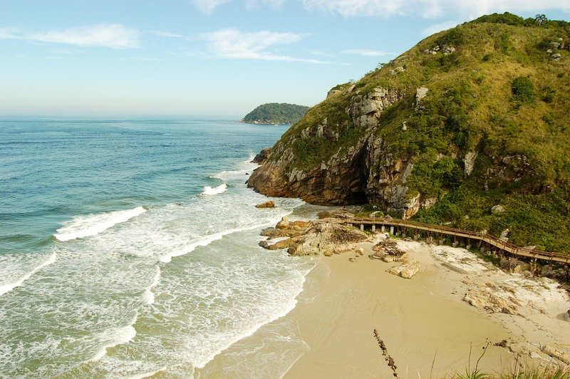 Conheça as belezas do litoral paranaense