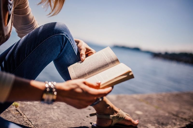 5 livros sobre viagens para você ler enquanto curte suas férias