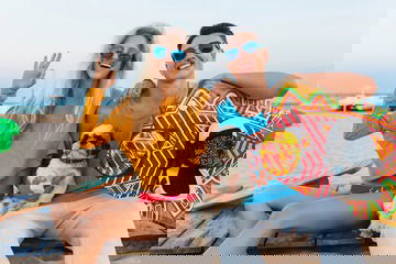 Cachorro na praia: Dicas para aproveitar as férias com o pet