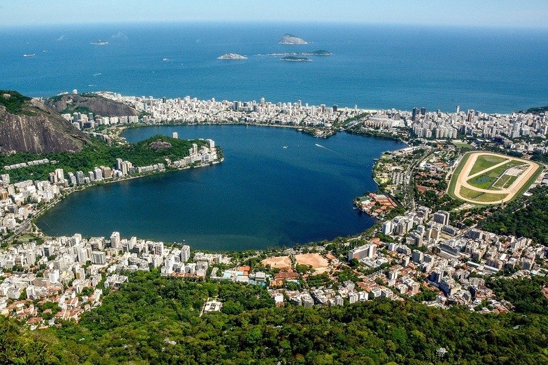 Por que o Leblon é uma das praias mais famosas do Rio de Janeiro?