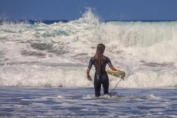 Já ouviu falar de Stand up Surf ? Veja como praticar em Canasvieiras, SC