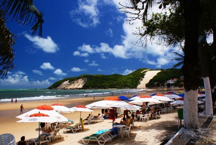 Conheça a mais bela praia de Natal: Ponta Negra