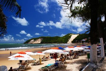 Conheça a mais bela praia de Natal: Ponta Negra