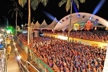 Conheça o Carnaporto, o carnaval de Porto Seguro, na Bahia