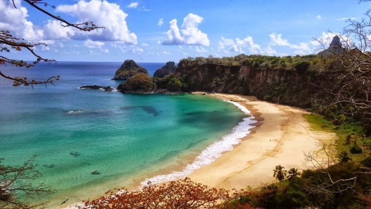 Conheça as 10 melhores e mais bonitas praias do Brasil