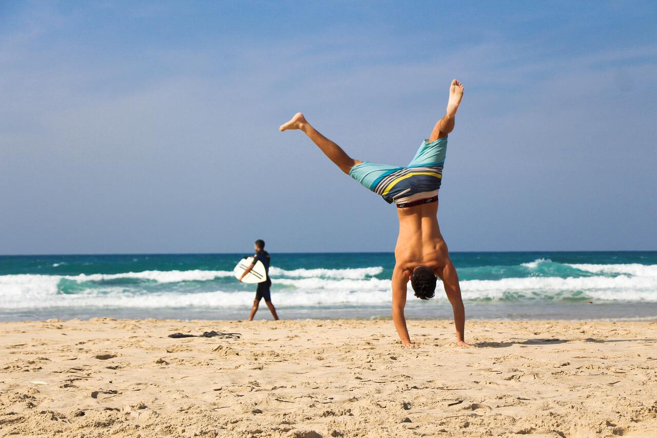 Poses de fotos na praia sozinha