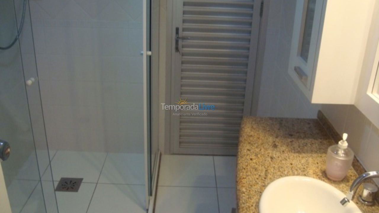 Apartamento para aluguel de temporada em Guarujá (Pitangueiras)