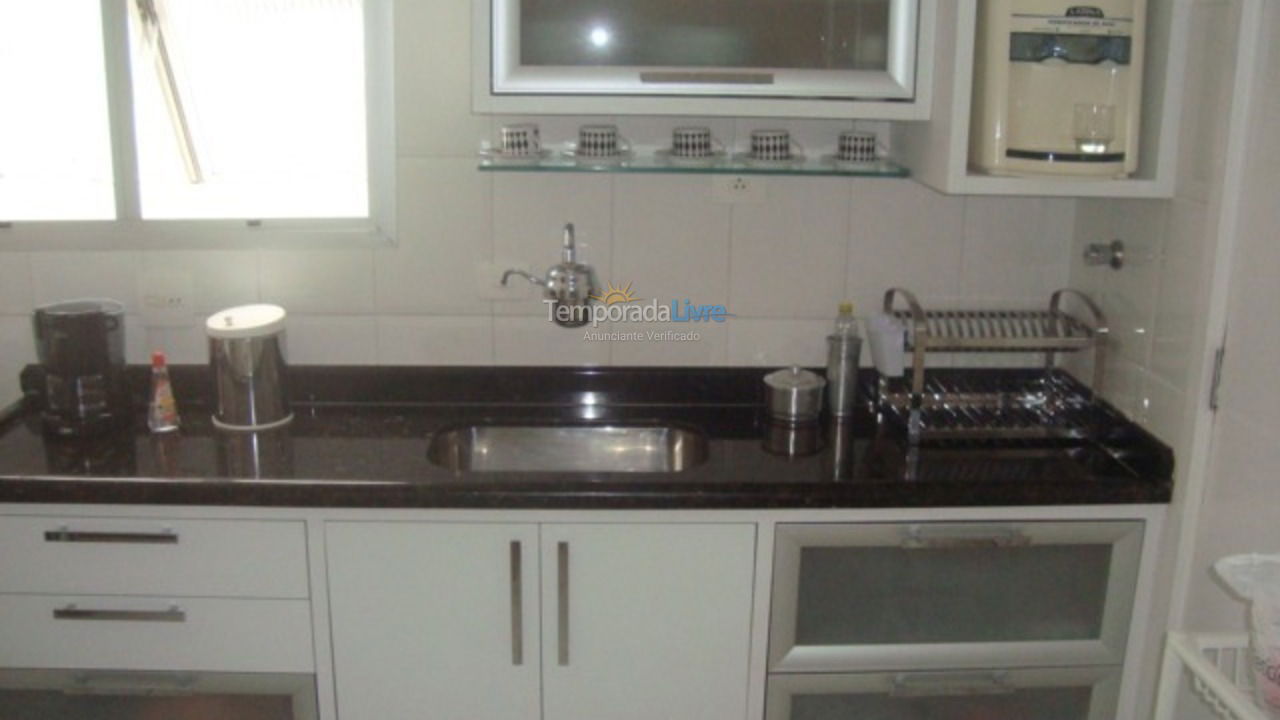 Apartamento para aluguel de temporada em Guarujá (Pitangueiras)