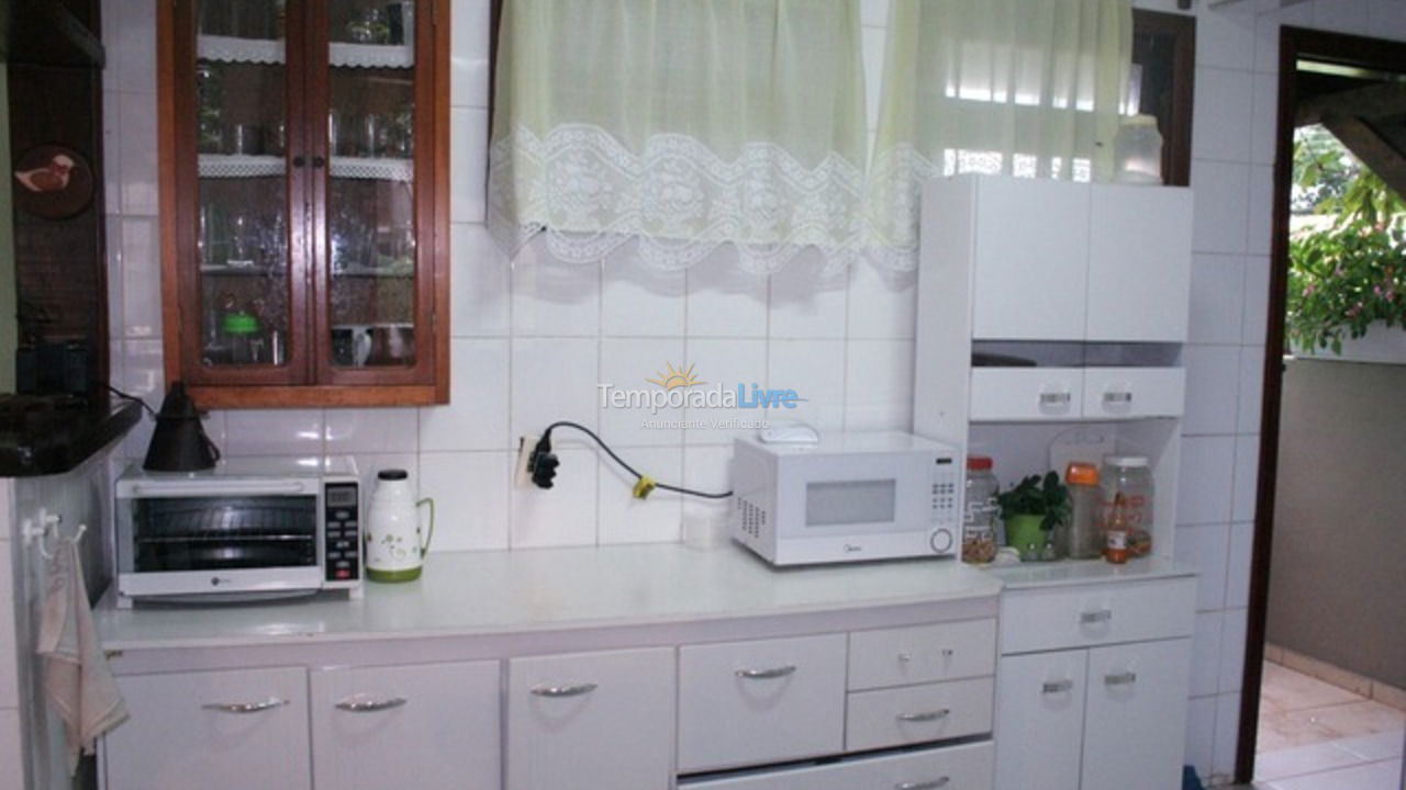 Casa para alquiler de vacaciones em Caraguatatuba (Massaguaçu)