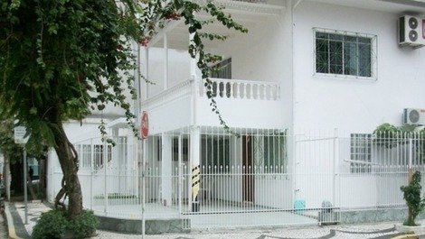 Casa Central em Balneário Camboriú com 3 AR - Ref A08