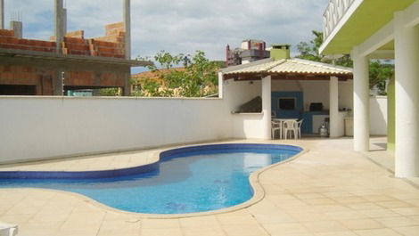 GRAN CASA CON PISCINA, AMUEBLADO THIN