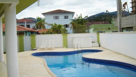 GRAN CASA CON PISCINA, AMUEBLADO THIN