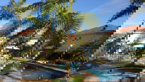 Casa en una urbanización cerrada frente a la playa en Praia Grande, Ubatuba.