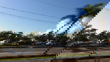 Casa en una urbanización cerrada frente a la playa en Praia Grande, Ubatuba.