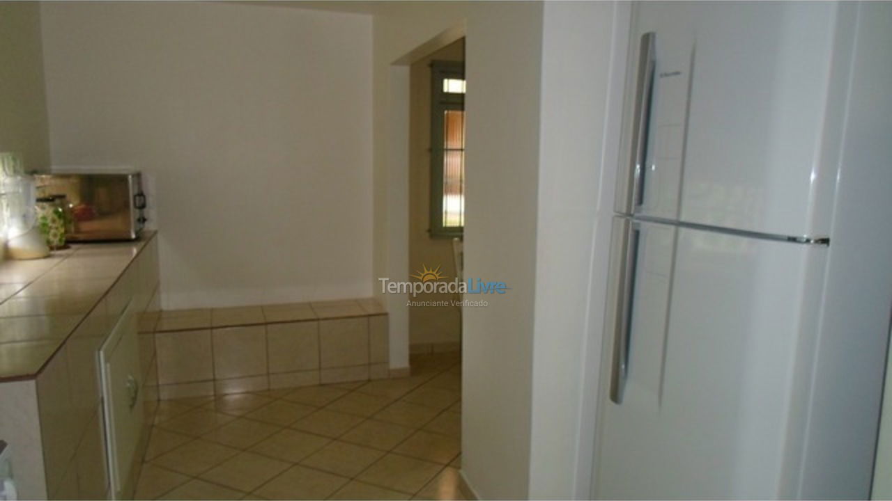 Casa para aluguel de temporada em Itapema (Meia Praia)