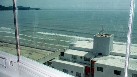Apartment with 3 suites with air and sea view to the shop. Russi
