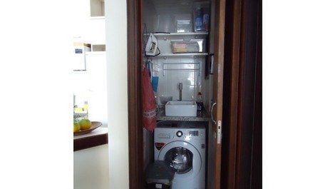 Lavanderia privativa, com maquina de lavar e secar