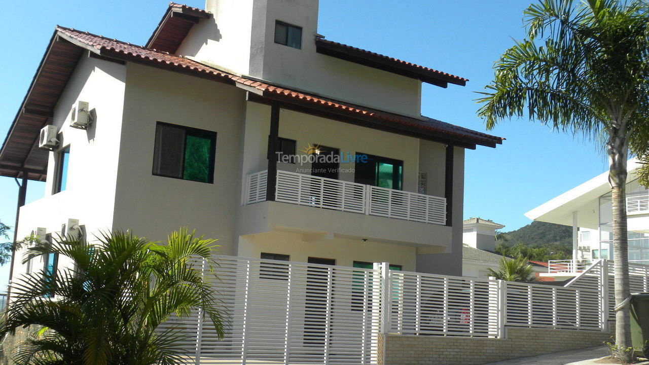 Casa para aluguel de temporada em Florianópolis (Praia Brava)