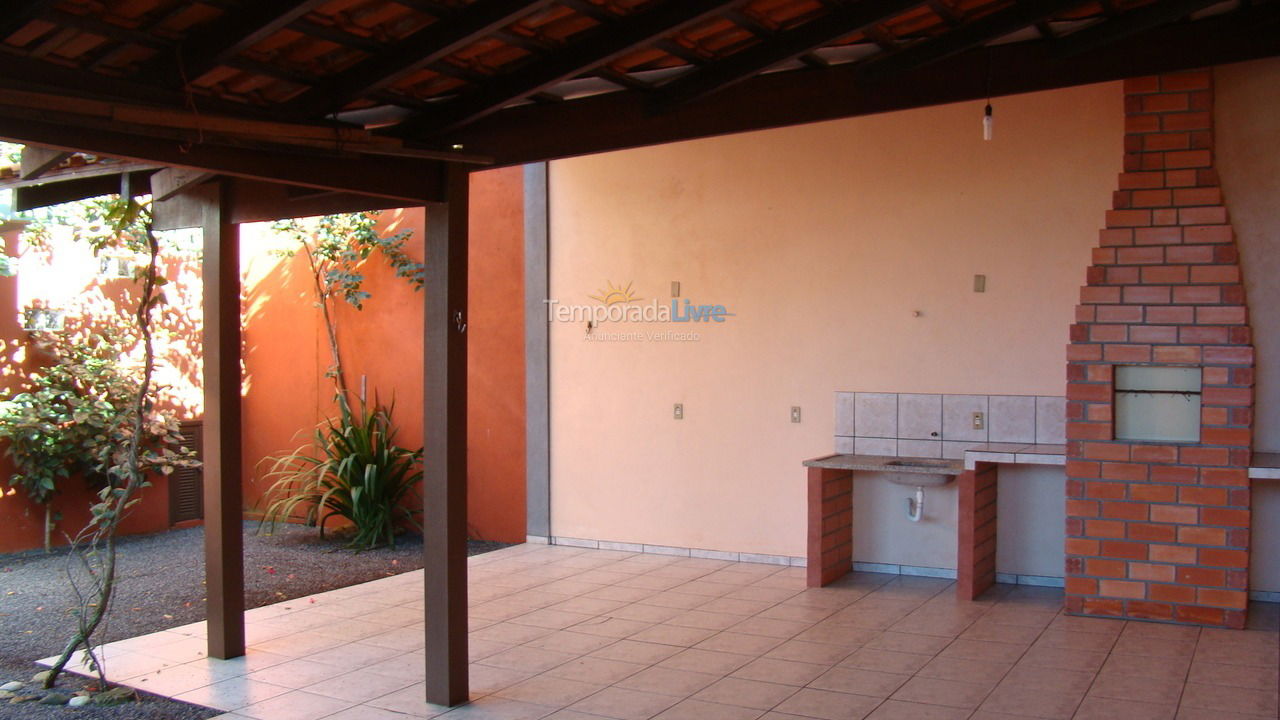 Casa para aluguel de temporada em São Francisco do Sul (Enseada)