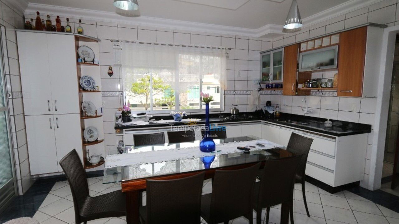 Apartamento para aluguel de temporada em Balneário Camboriú (Praia dos Amores)