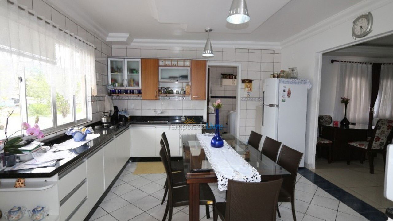 Apartamento para aluguel de temporada em Balneário Camboriú (Praia dos Amores)