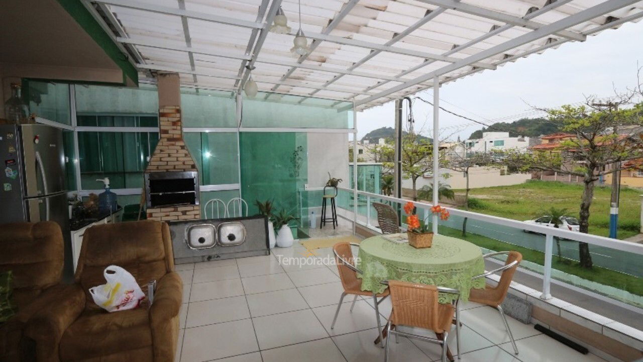 Apartamento para aluguel de temporada em Balneário Camboriú (Praia dos Amores)