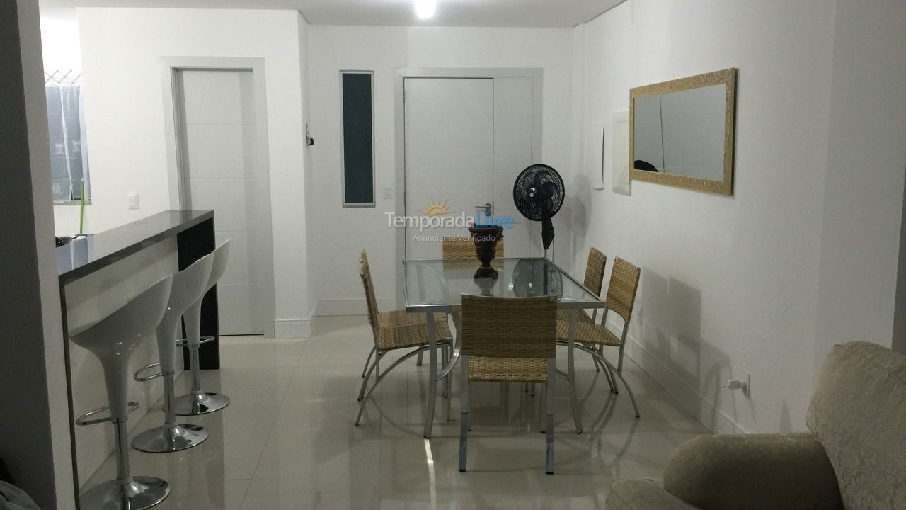 Casa para aluguel de temporada em Balneário Camboriú (Praia Brava)