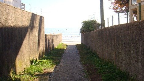 Florianópolis a 30 mts do mar, apartamentos na praia dos Ingleses