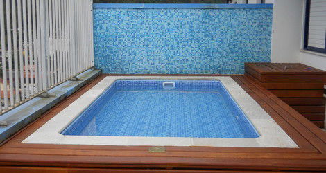 Piscina e deck