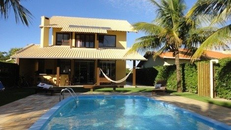 Casa alto padrão, com piscina, à 200m do mar em Mariscal Ref. 12