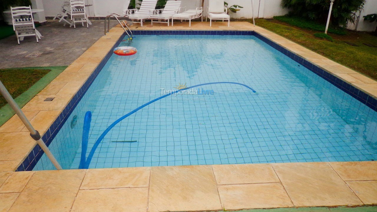 Casa para aluguel de temporada em Guarujá (Jardim Acapulco)