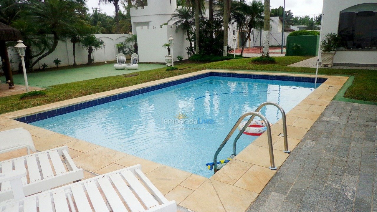 Casa para aluguel de temporada em Guarujá (Jardim Acapulco)