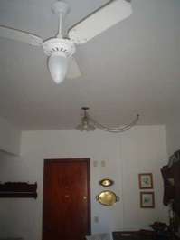 Apartamento diferenciado com 01 dormitório, sacada e terraço amplo.
