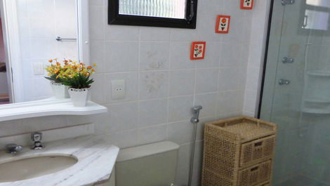 Lindo Apartamento - Toninhas - Cond Fechado - 2 dorm / 2 banheiros (G)