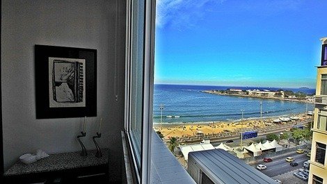 Apartamento luxo, vista mar a poucos passos da praia de Copacabana!