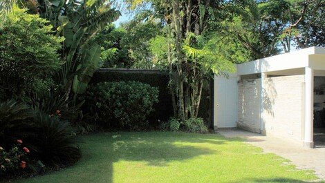 Rent for Season Modern House in Barra da Tijuca -