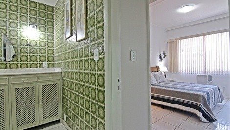 Confortável apartamento de dois quartos com vista mar em Copacabana -