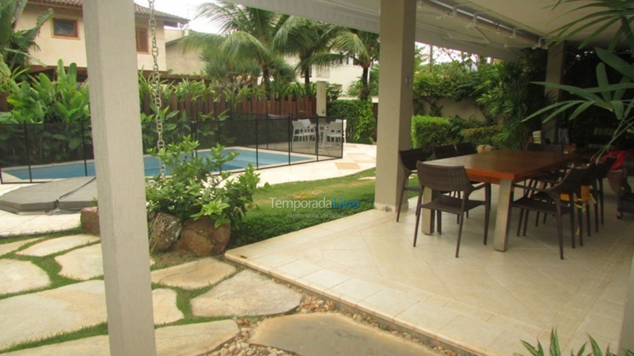 Casa para aluguel de temporada em São Sebastião (Praia da Baleia)