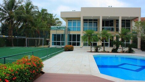 MANSION WITH FOOTBALL FIELD! CLUB STRUCTURE! PROX. RIOCENTRE!