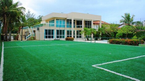 MANSION WITH FOOTBALL FIELD! CLUB STRUCTURE! PROX. RIOCENTRE!