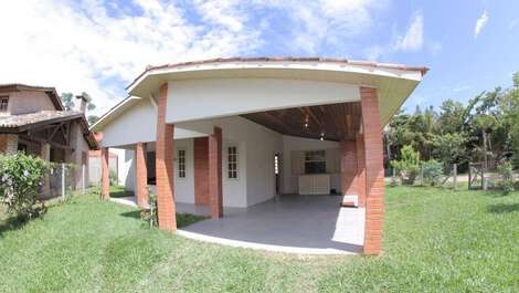 Casa com 3 quartos para 10 pessoas 150m mar Praia da Ferrugem