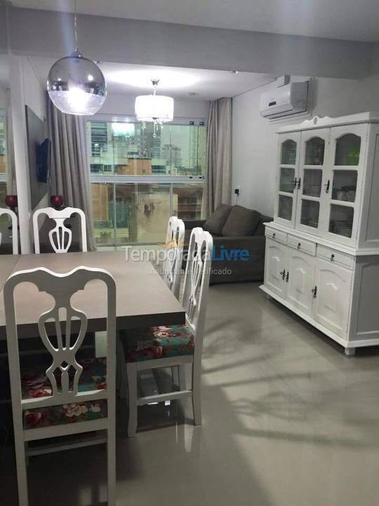 Apartamento para aluguel de temporada em Itapema (Meia Praia)