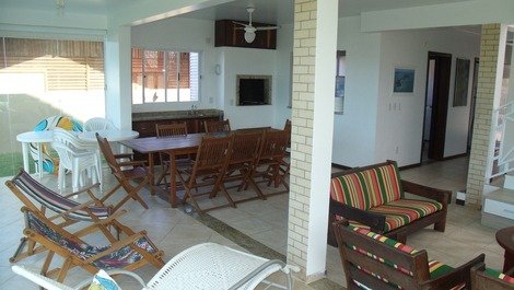HOUSE WITH 5 BEDROOMS SEASIDE ON THE BEACH OF MARISCAL - BOMBINHAS - SC