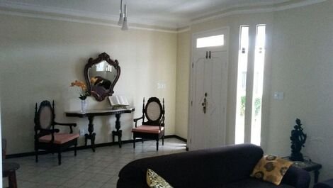 Leautiful and Luxurious House for Rent in Crown Do Meio - Aracaju