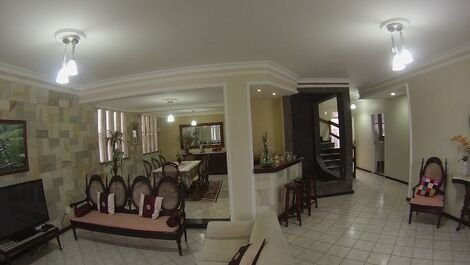Leautiful and Luxurious House for Rent in Crown Do Meio - Aracaju