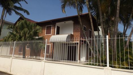 ESPECTACULAR CASA 4 dorm (suite), 4 aire acondicionado, un QUADRA MAR!