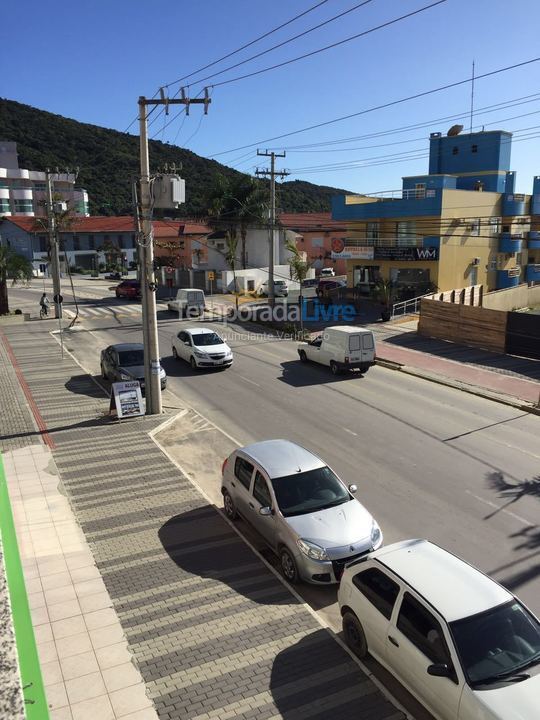 Casa para aluguel de temporada em Bombinhas (Praia de Bombas)