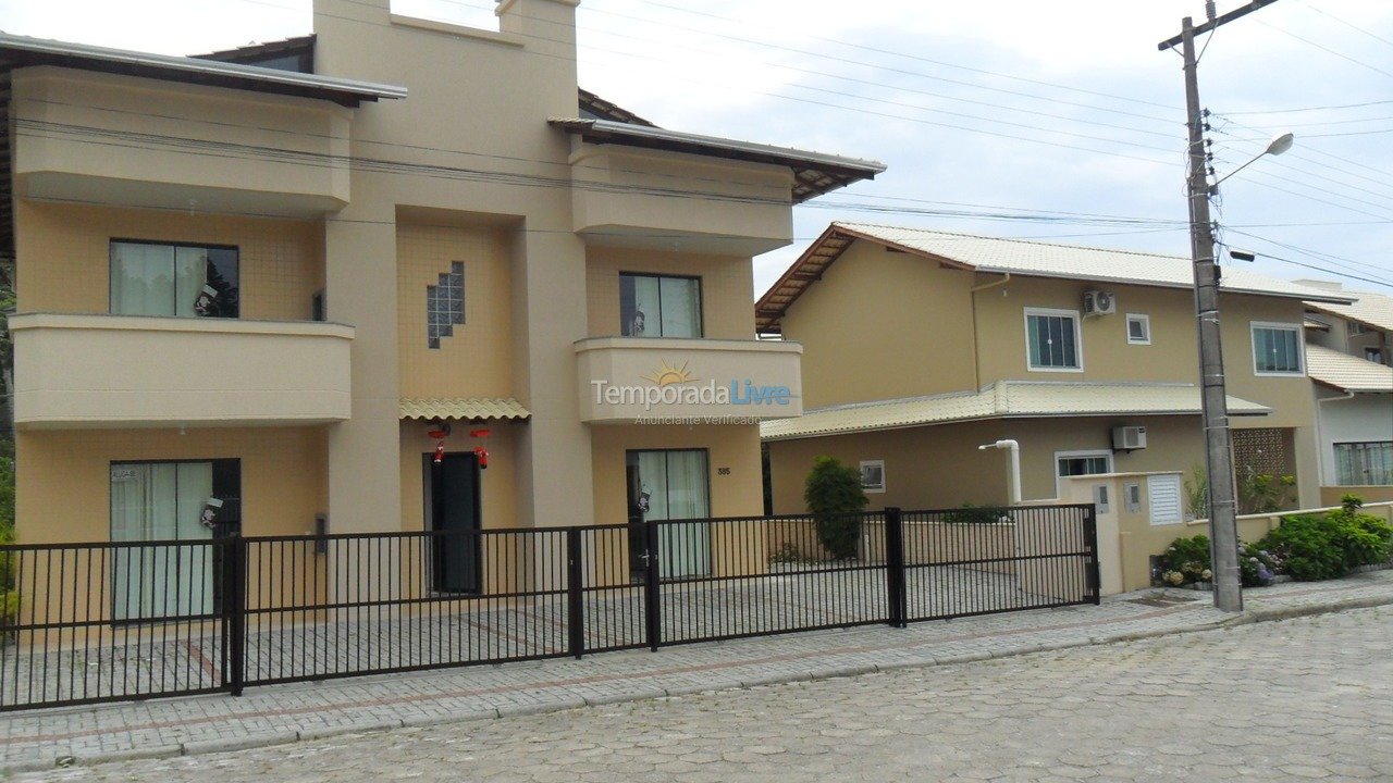 Apartamento para aluguel de temporada em Bombinhas (Praia de Zimbros)