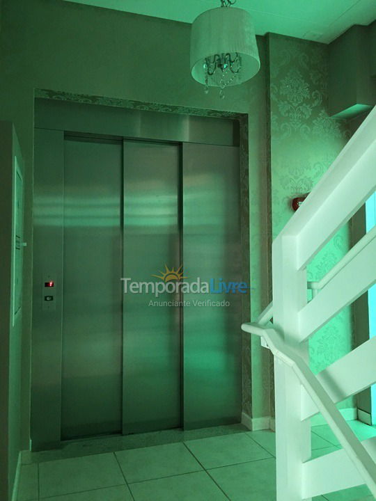 Apartamento para aluguel de temporada em Itapema (Meia Praia)