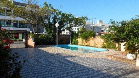 Couse with 03 bedrooms, swimming pool, Aircon and located 300m from the sea.